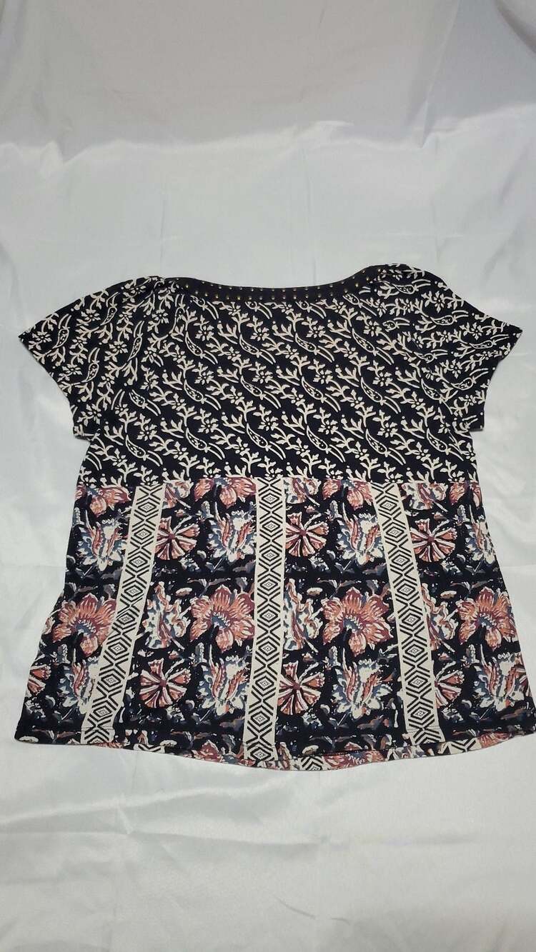 Lucky Brand Mixed Floral Print Studded V-Neck Top Size M - Picture 4 of 4